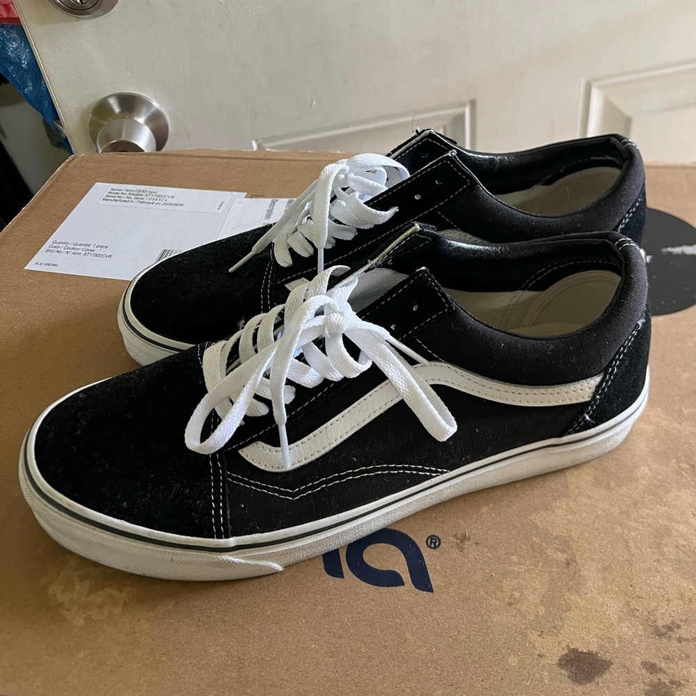 Men’s Vans Old Skool Black and White Shoes 10.5